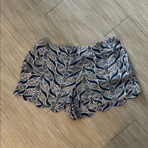 Lilly Pulitzer Blue and White Patterned Women Shorts